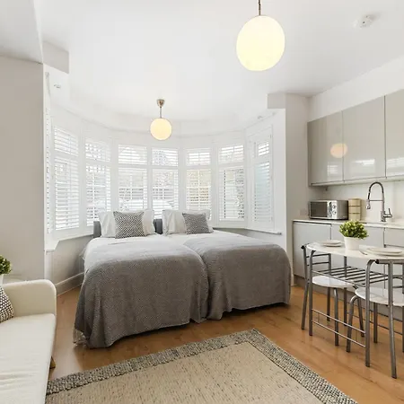 Cosy Studio Flat With Free Parking